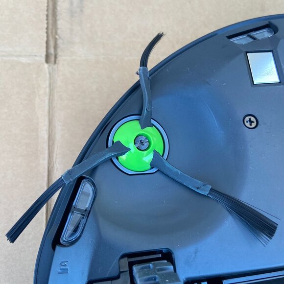 iRobot Roomba J7 WiFi Connected Smart Mapping Robot Cleaner Vacuum Exc Cond! - Picture 10 of 11